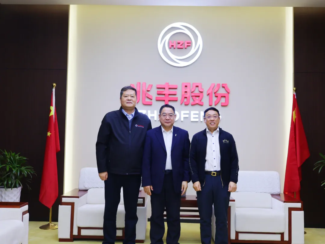 Schaeffler Greater China의 CEO인 Zhang Yilin 박사가 Zhaofeng Co., Ltd.를 방문했습니다.