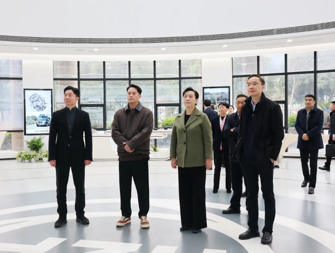 중국 인민정치협상회의(CPPCC) 항저우시위원회 위원장 왕원수(Wang Wenxu)가 Zhaofeng Co., Ltd.를 조사하고 있습니다.